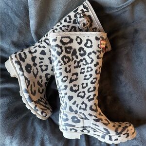 ☔️HUNTER Kids Black and Gray Leopard Rain Boots